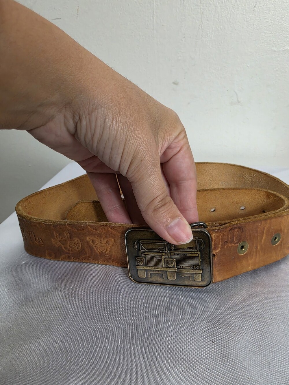 Vintage Tan Leather Men’s Belt with Embossed Motif & Michel